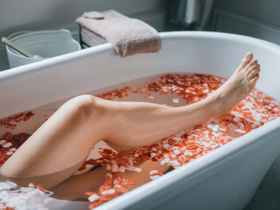 Which exact lower-leg reflex points and a magnesium soak reduce restless legs within one night
